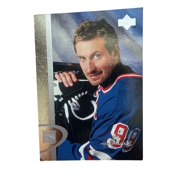 Hallmark Wayne Gretzky Ornament NHL Rangers New Collectors Series w Trading Card - Picture 2 of 5